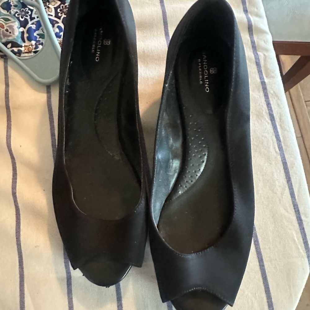 Bandolino Black Peep-Toe Heels with Sleek Design